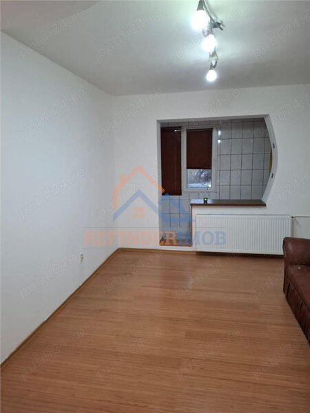 Apartament 3 camere de vanzare Dristor